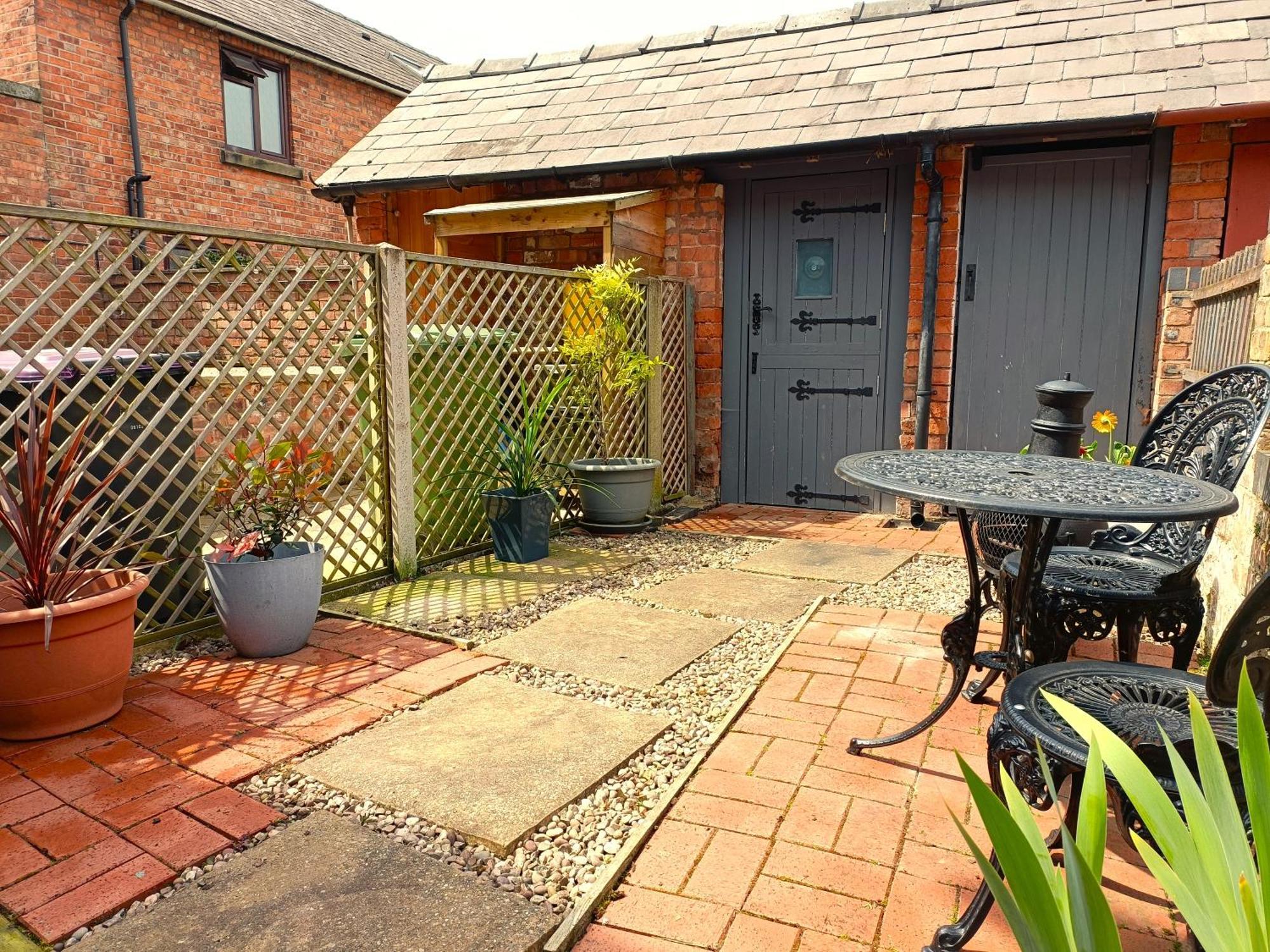 Charming Terrace Home In Whitchurch Уитчърч Екстериор снимка