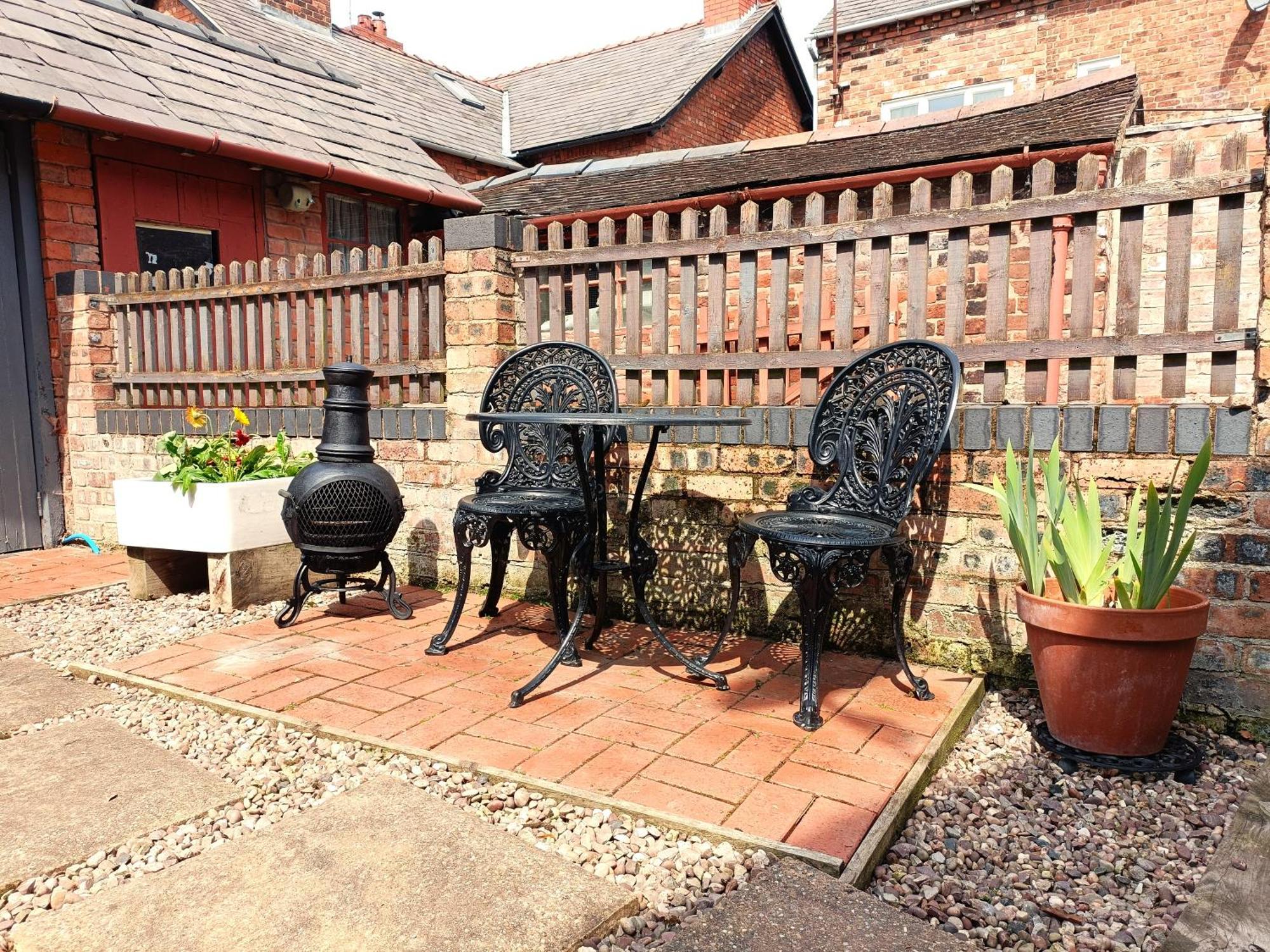 Charming Terrace Home In Whitchurch Уитчърч Екстериор снимка